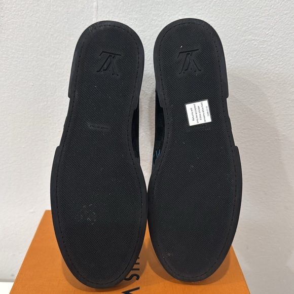 In the box - Picture 6 of 8